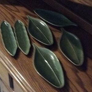 Lot of leaf serving dishes 4 larger 2 smaller